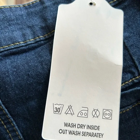 The Fashion Jeans Premium Denim size Large for Skinny with Belt included - Picture 7 of 12